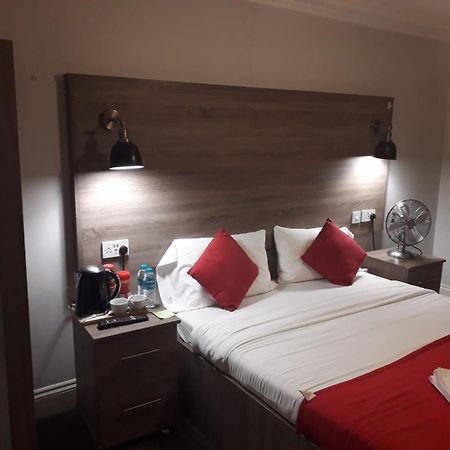 371 Cranbrook Rd Ig2 Hotel Илфорд Екстериор снимка