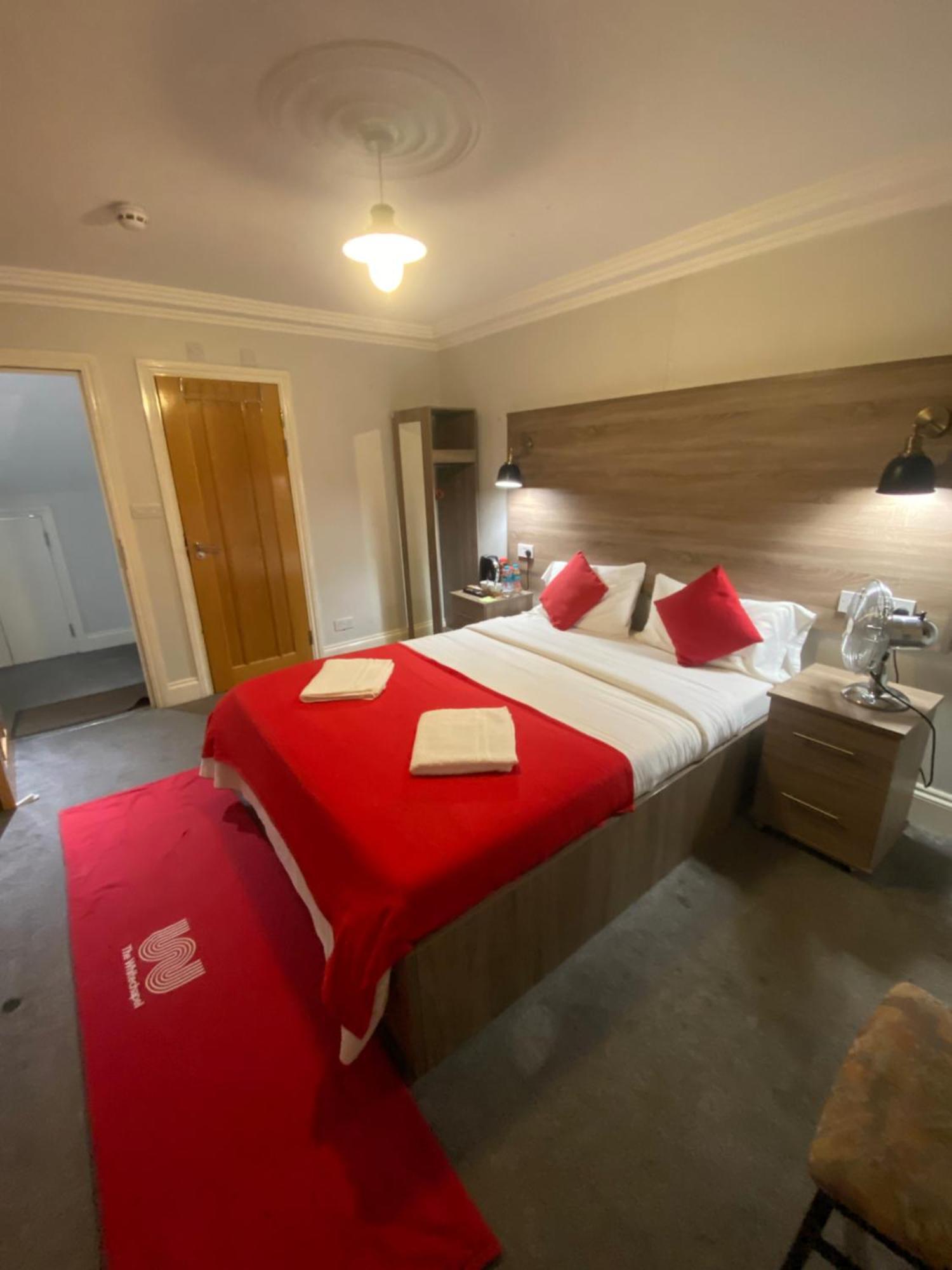371 Cranbrook Rd Ig2 Hotel Илфорд Екстериор снимка