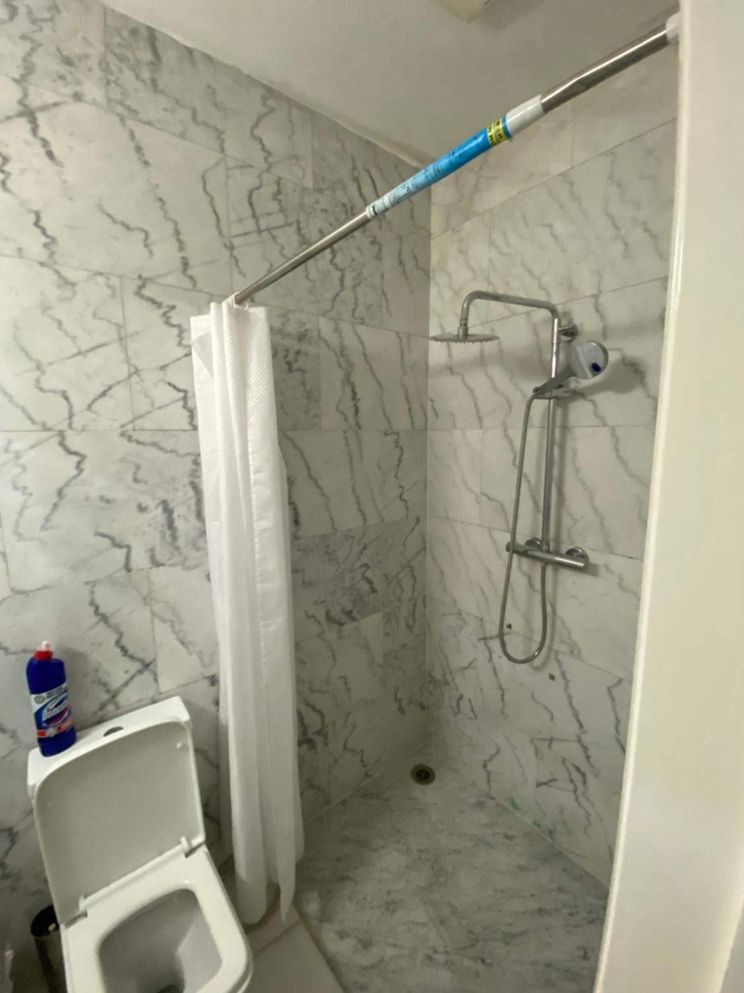 371 Cranbrook Rd Ig2 Hotel Илфорд Екстериор снимка