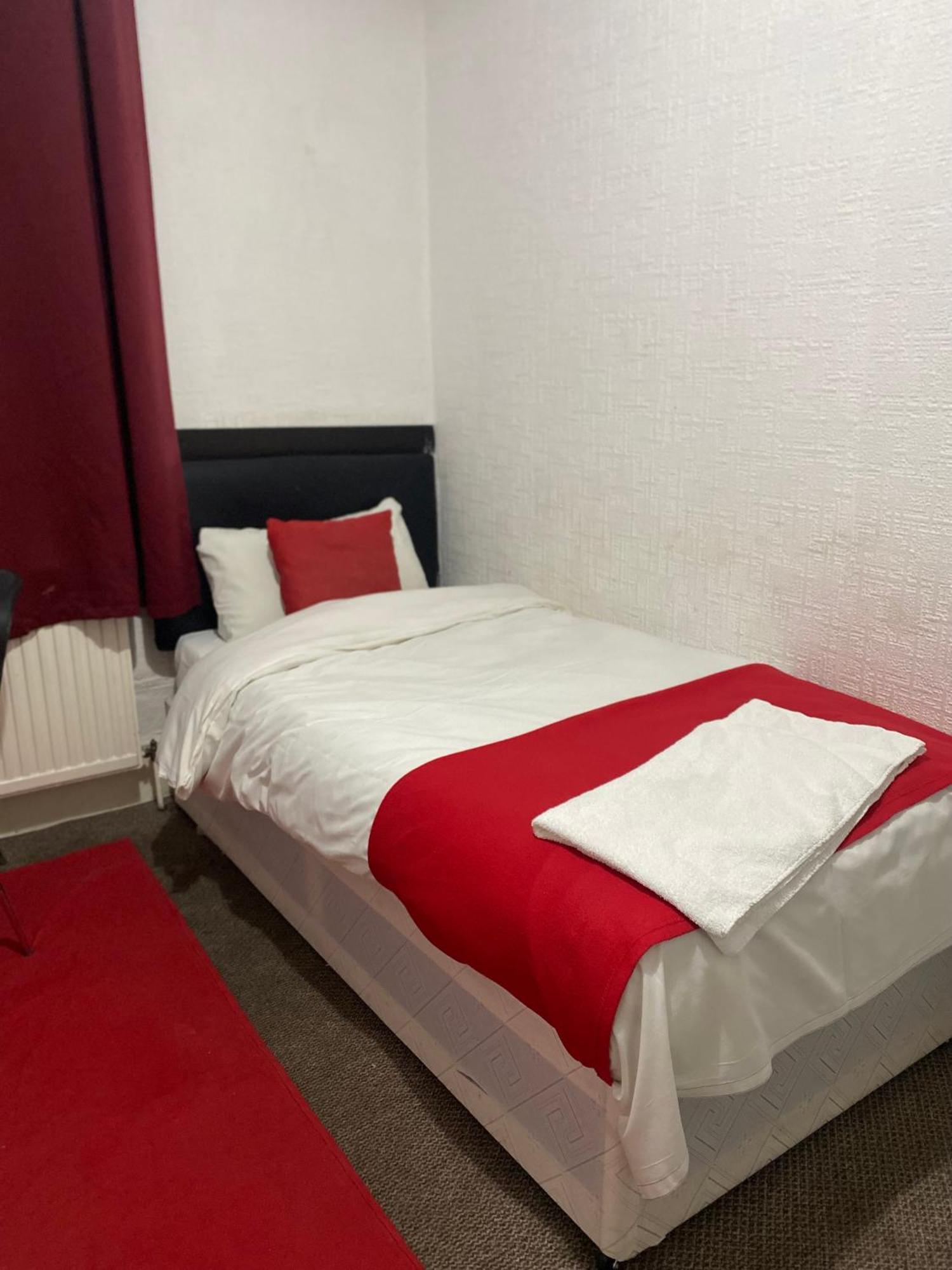 371 Cranbrook Rd Ig2 Hotel Илфорд Екстериор снимка